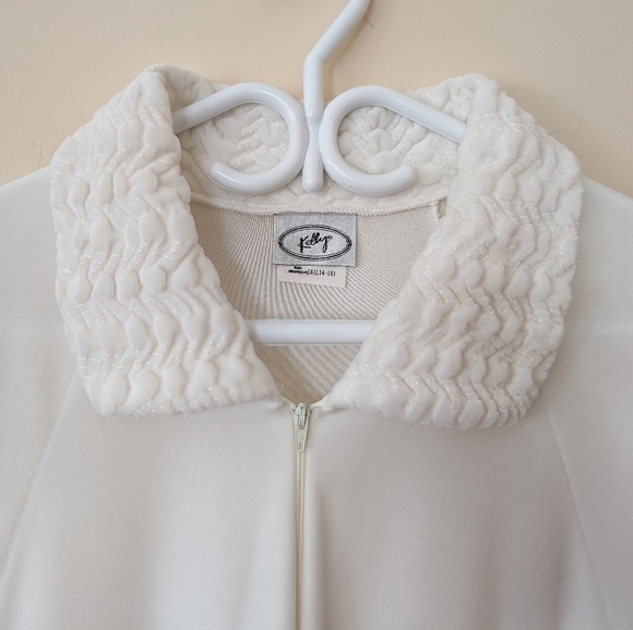 Kelly, Vintage, House white velvet coat, textured cuffs and collar, size Large. - Picture 8 of 16